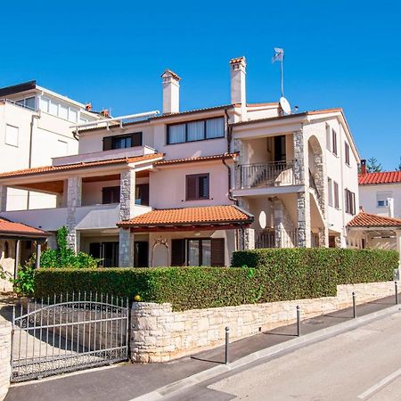 Holiday Apartment 50M From The Beach Pjescana Uvala Esterno foto