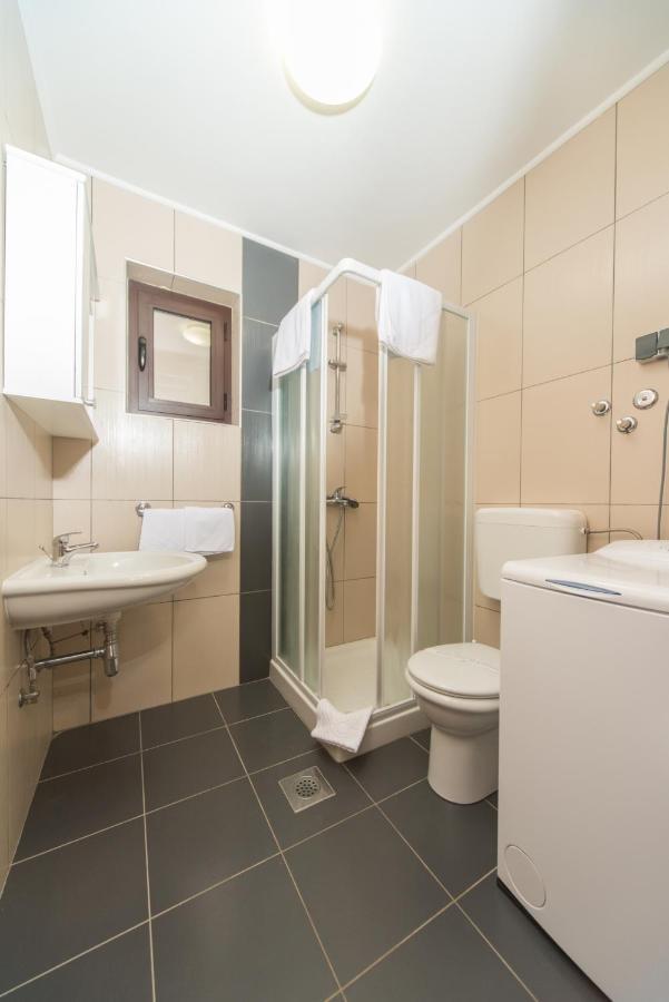 Holiday Apartment 50M From The Beach Pjescana Uvala Esterno foto