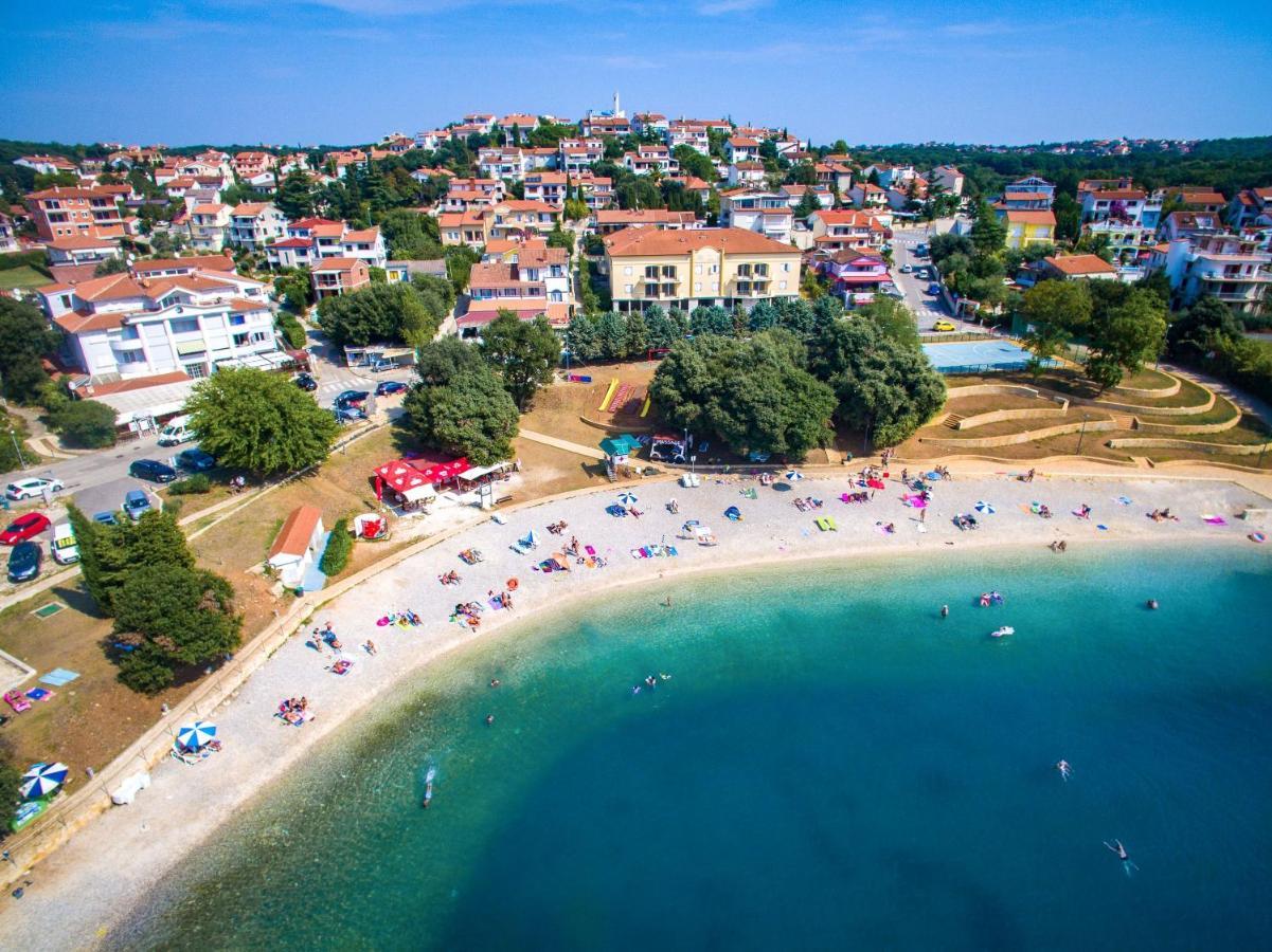 Holiday Apartment 50M From The Beach Pjescana Uvala Esterno foto