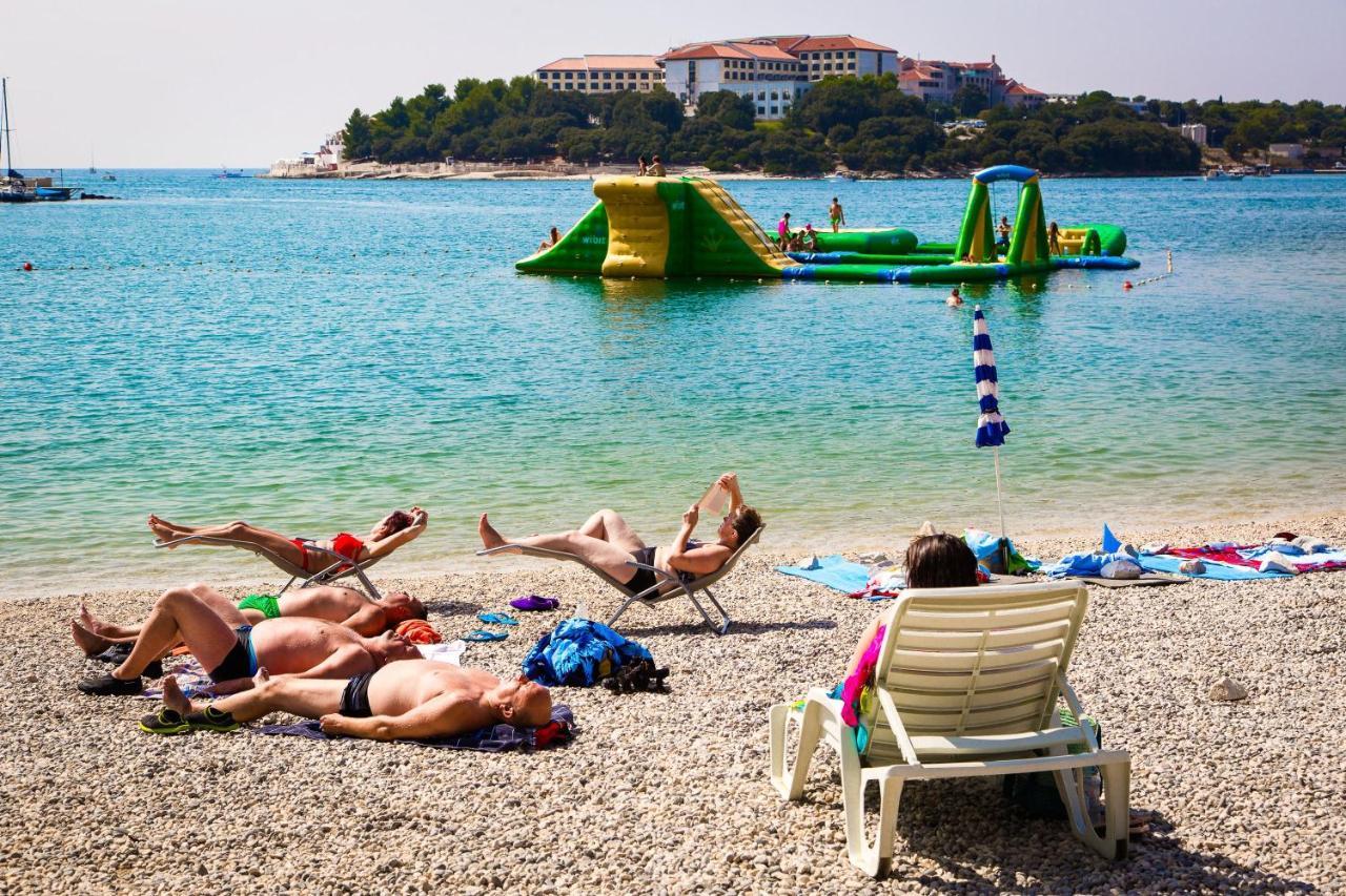 Holiday Apartment 50M From The Beach Pjescana Uvala Esterno foto