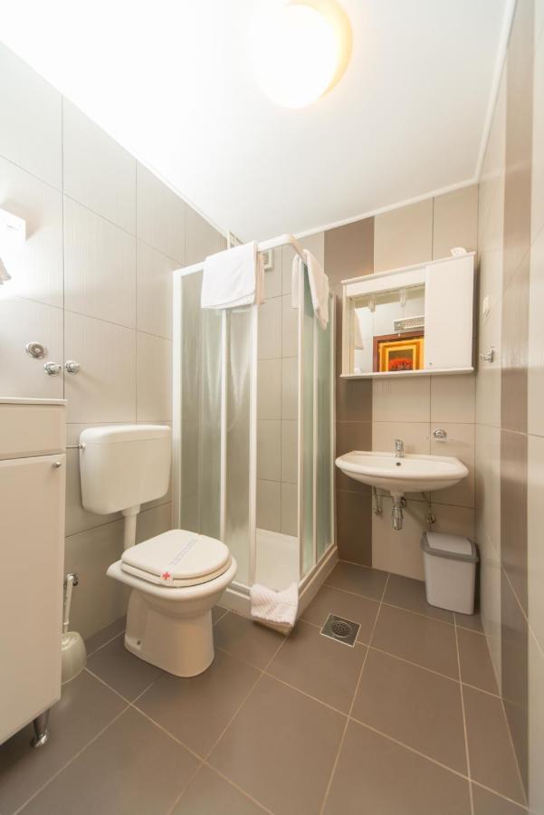 Holiday Apartment 50M From The Beach Pjescana Uvala Esterno foto