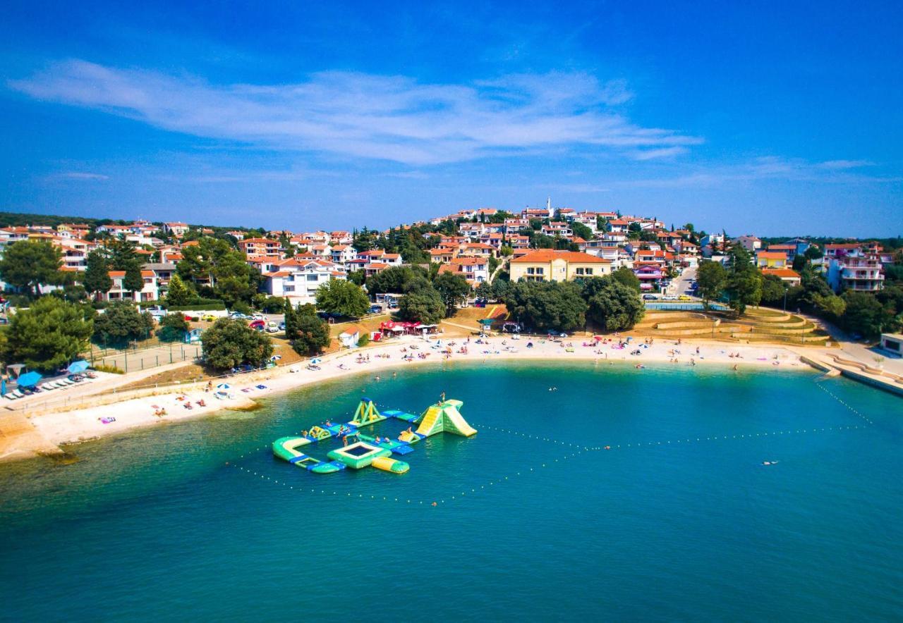Holiday Apartment 50M From The Beach Pjescana Uvala Esterno foto