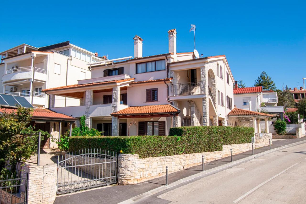 Holiday Apartment 50M From The Beach Pjescana Uvala Esterno foto