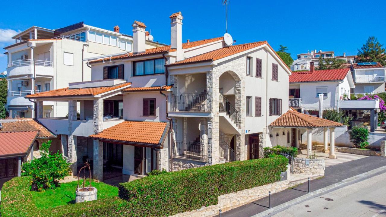 Holiday Apartment 50M From The Beach Pjescana Uvala Esterno foto