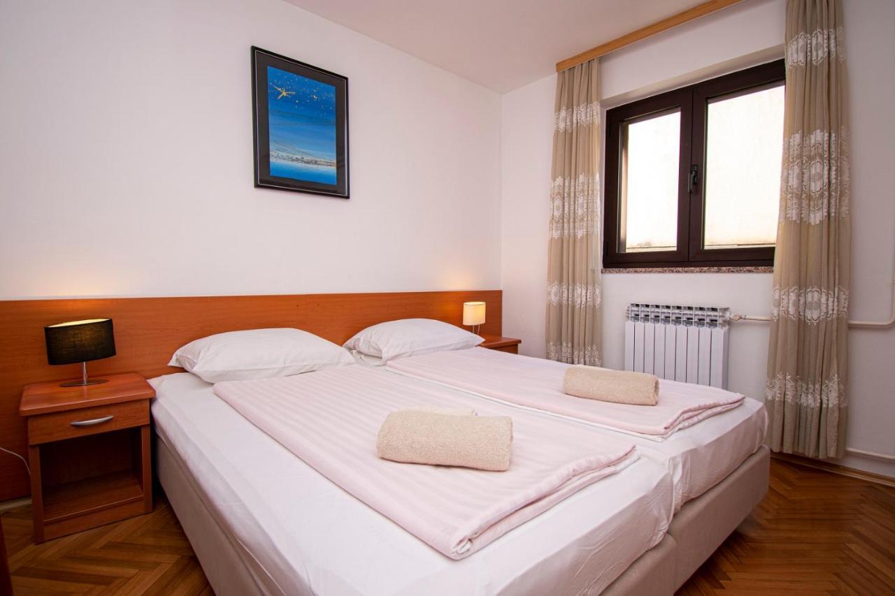 Holiday Apartment 50M From The Beach Pjescana Uvala Esterno foto