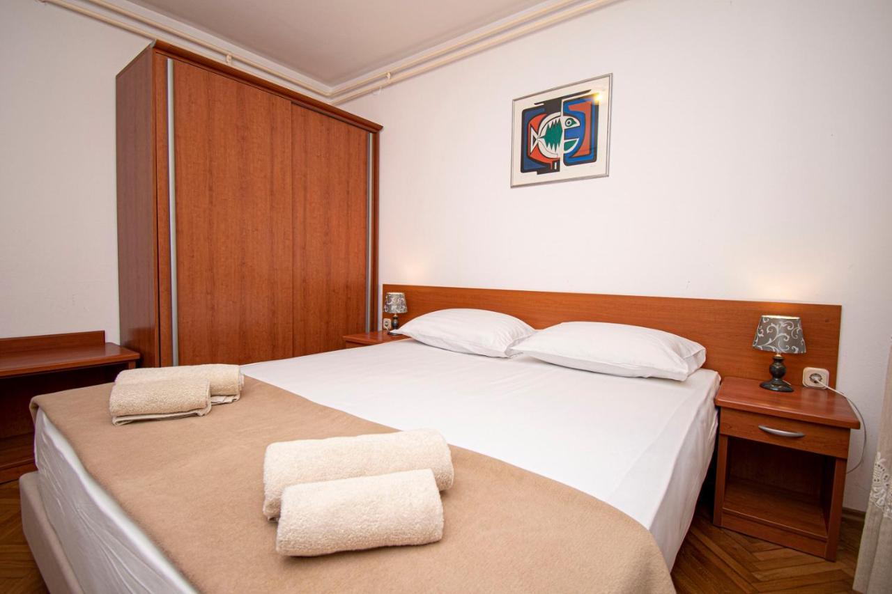 Holiday Apartment 50M From The Beach Pjescana Uvala Esterno foto