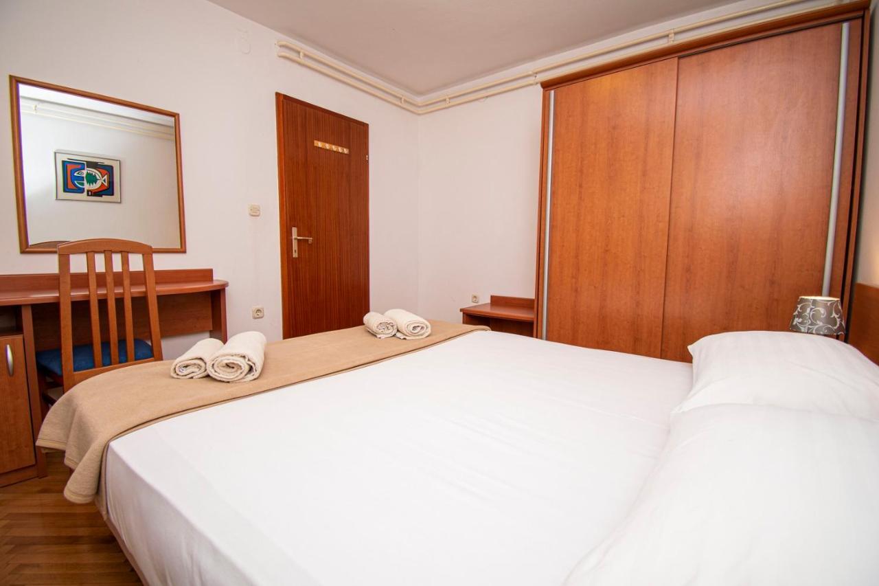 Holiday Apartment 50M From The Beach Pjescana Uvala Esterno foto