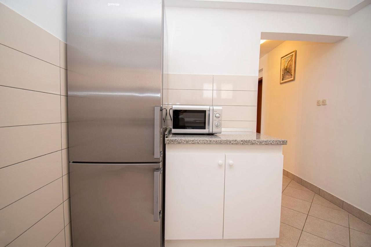 Holiday Apartment 50M From The Beach Pjescana Uvala Esterno foto