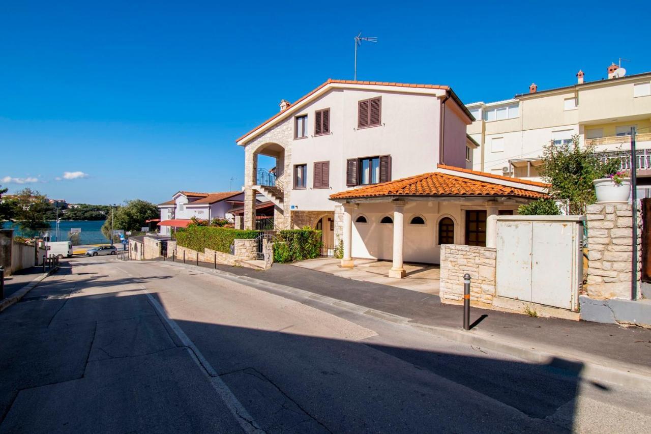 Holiday Apartment 50M From The Beach Pjescana Uvala Esterno foto
