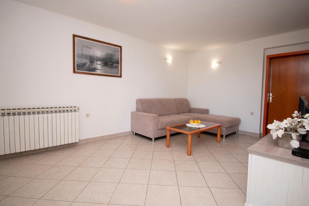 Holiday Apartment 50M From The Beach Pjescana Uvala Esterno foto