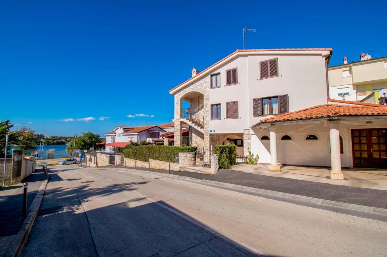 Holiday Apartment 50M From The Beach Pjescana Uvala Esterno foto