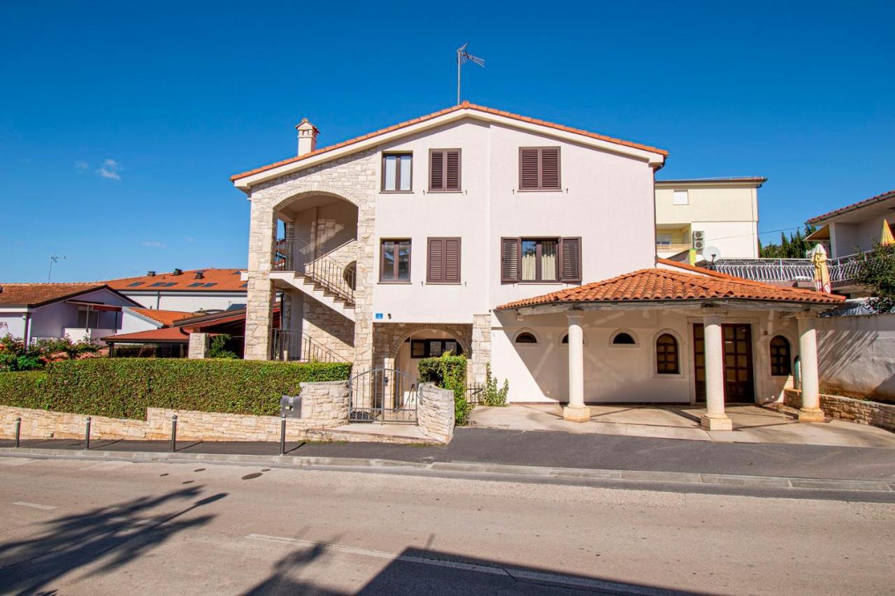 Holiday Apartment 50M From The Beach Pjescana Uvala Esterno foto