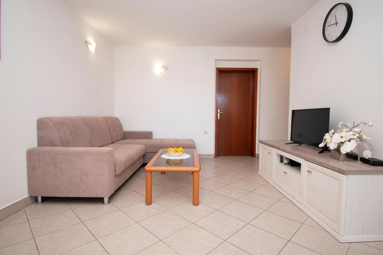 Holiday Apartment 50M From The Beach Pjescana Uvala Esterno foto